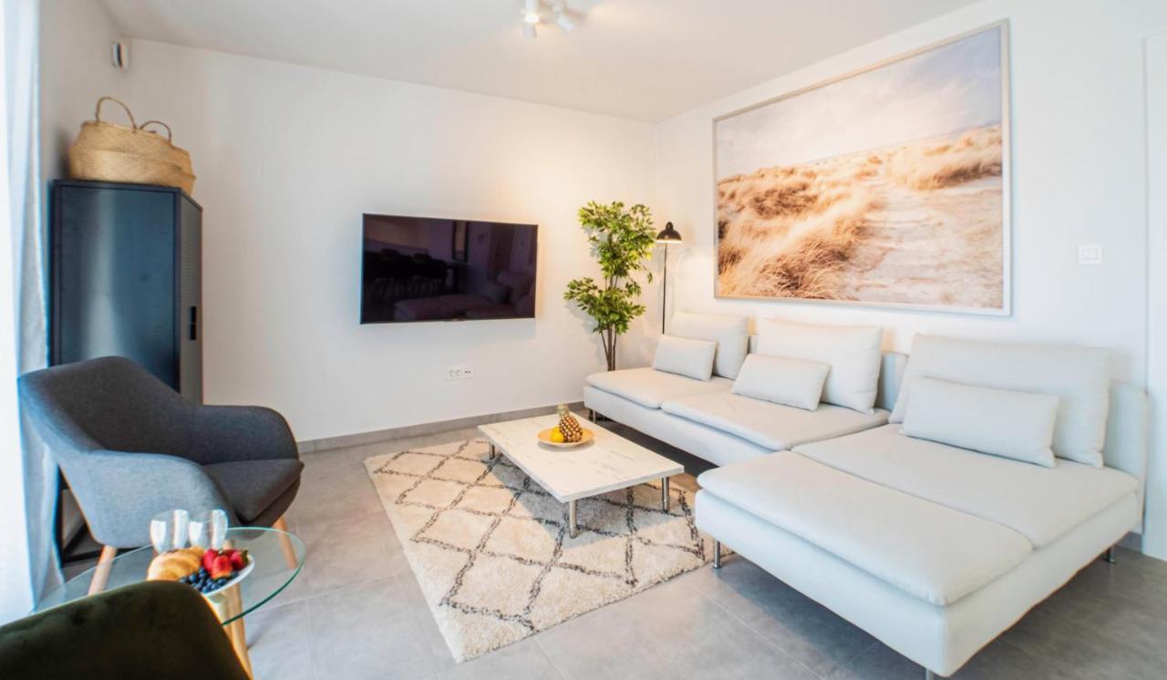 The Grande - Huge Terrace - Amazing Sea Views - Tastefully Furnished - Access To Rooftop Terrace And Gym - Hillside Apartments Rogoznica Rogoznica  Esterno foto